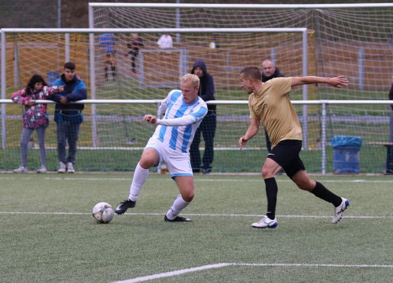Dominik Kubinec potvrdil své obrovské kvality a narození své dcery oslavil čtyřmi zásahy do branky Chodova (ilustrační foto)