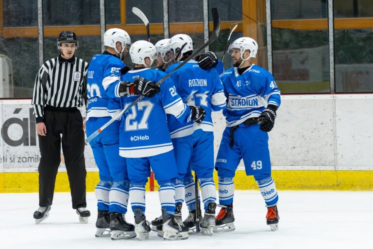 Sezona v Chebu už mohla dnes končit, ale hráči i fanoušci byli proti /ilustrační foto/